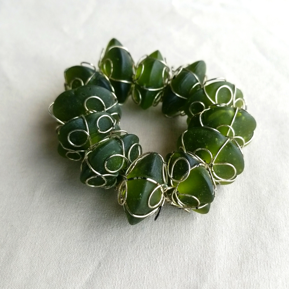 3 Green Stone Napkin Rings - Picture 3 of 4